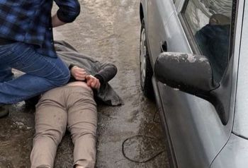 Pojawił się na pogrzebie. Policja musiała go obezwładnić