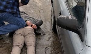 Pojawił się na pogrzebie. Policja musiała go obezwładnić