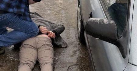 Pojawił się na pogrzebie. Policja musiała go obezwładnić