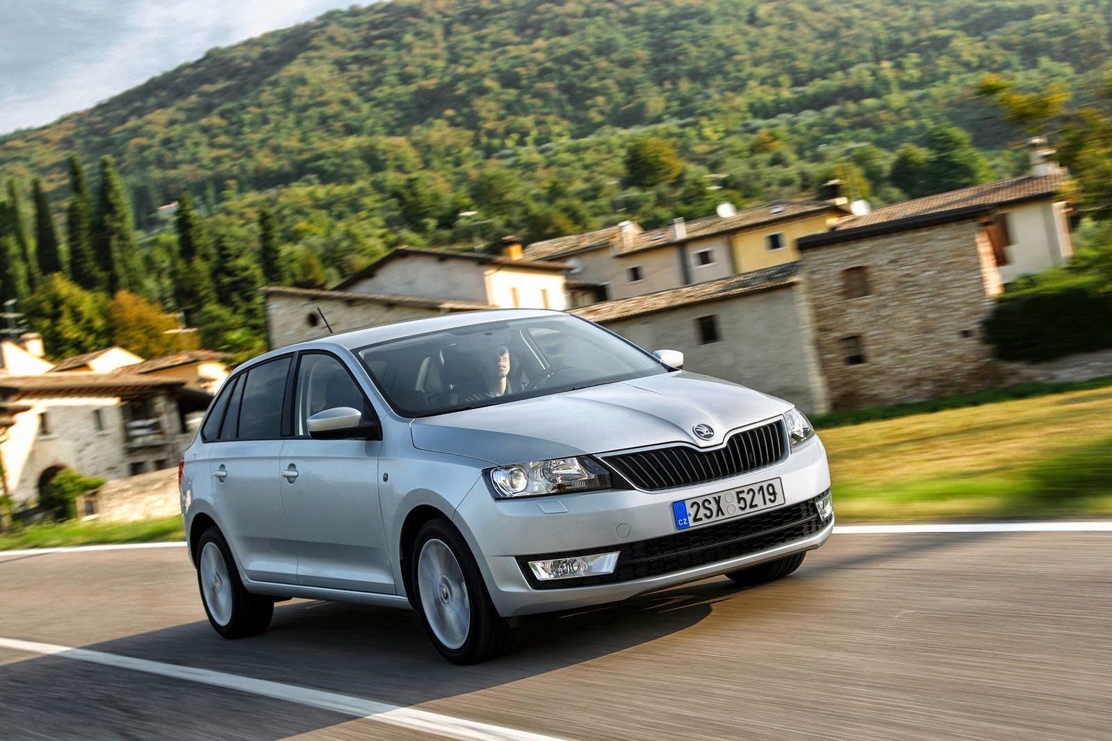 Škoda Rapid Spaceback - obszerna galeria od producenta 35