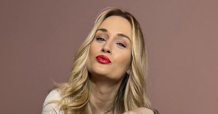 Kamila w "grzeczniejszym" stroju. Gwiazda "Rolnik szuka żony" flirtuje z fanami