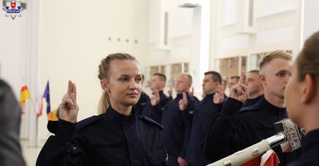 Nowi policjanci złożyli ślubowanie w Lublinie. W szeregi wstąpiło 70 nowych funkcjonariuszy