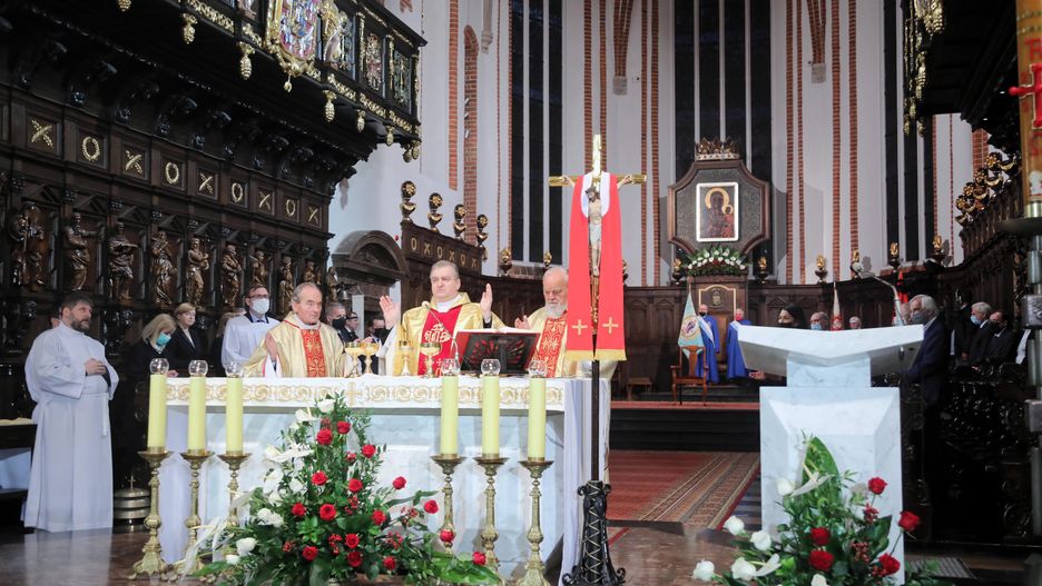 Od niedzieli we mszy świętej może wziąć udział więcej osób