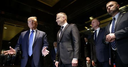 "Suflerzy Trumpa". Na liście czołowe nazwiska polskich polityków