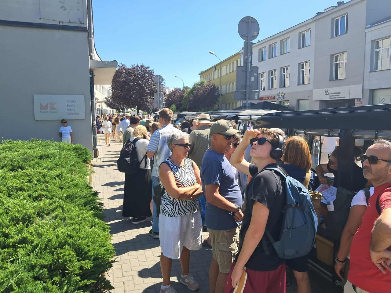 Kraków: Gigantyczne kolejki przed muzeum. Oblegane przez grupy zorganizowane i turystów indywidualnych. Tak jest niemal całe lato