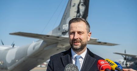 "Tu i teraz". Szef MON odpowiada na propozycję Nawrockiego i Glapińskiego