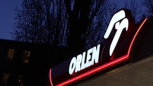 Zablokowano przelew 15 tys. zł. 80-latka zobaczyła "reklamę Orlenu"