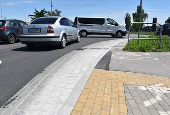 Rondo na Lwowskiej w Tarnowie po przebudowie. Dzięki poszerzeniu wlotów ciężarówki nie powinny już rozjeżdżać krawężników