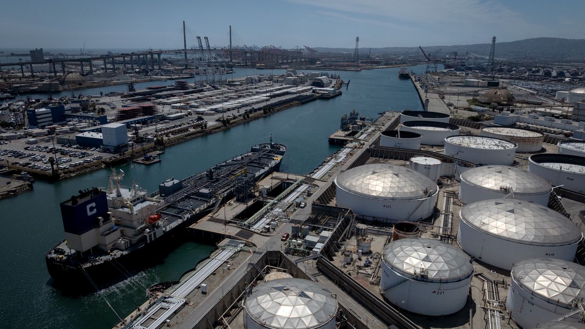 Long Beach, CA, United States - April 29, 2026:The Clearocean Mesquite chemical/oil products tanker docked at the Port of Long Beach on Wednesday, April 29, 2026 in Long Beach, CA. Oil prices have surged, hitting multi-week highs as a prolonged, effective closure of the Strait of Hormuz creates severe global supply disruptions. U.S. crude inventories are falling, with massive, record-setting exports.(Eric Thayer / Los Angeles Times via Getty Images)