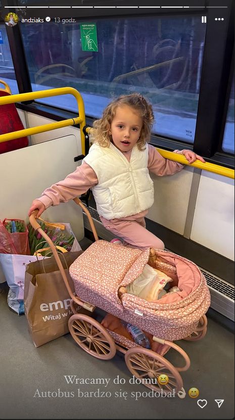 Córka Andziaks w autobusie