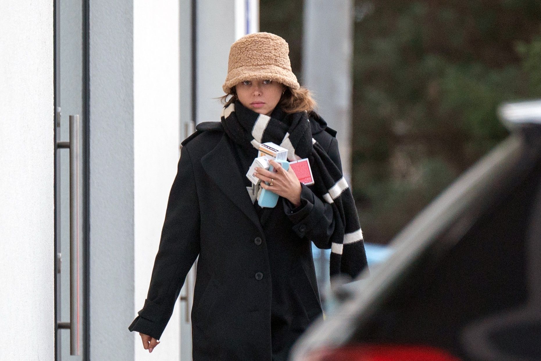 Joanna Opozda załatwia sprawunki na mieście