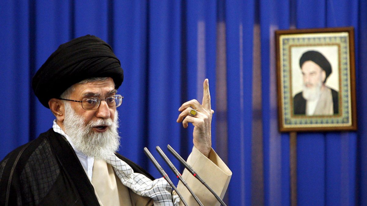 Irański przywódca duchowo-polityczny, ajatollah Ali Chamenei 