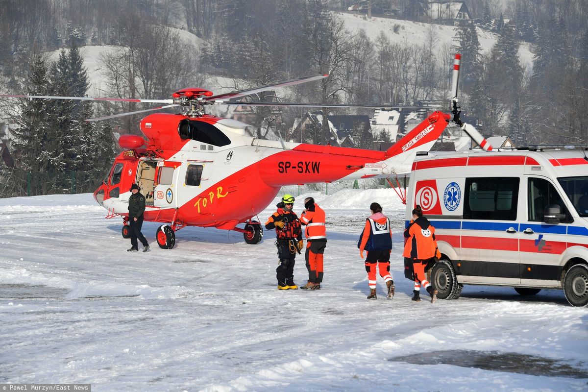 tatry, góry, ratownicy TOPR, topr Tragedia w Tatrach. Śmigłowiec i tuzin ratowników w górach