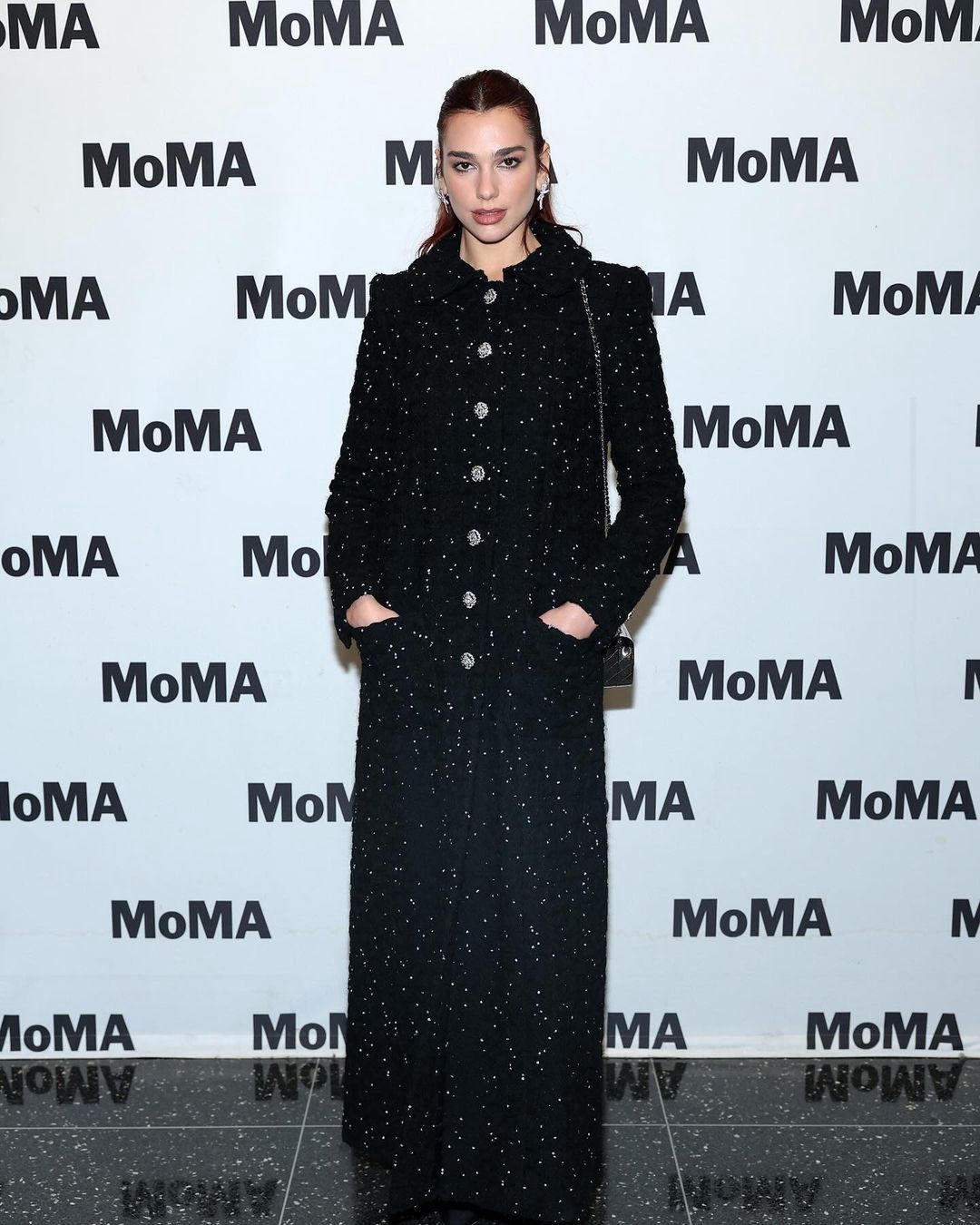 Dua Lipa eksperymentuje z trendem auntiecore