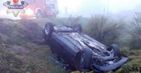 Zamość: Dachowało Audi z nietrzeźwą młodzieżą