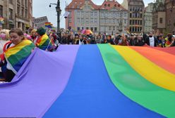 Żurawiecki: Niech osoby LGBT+, które mają władzę, pozycję i pieniądze, wyjdą z szafy