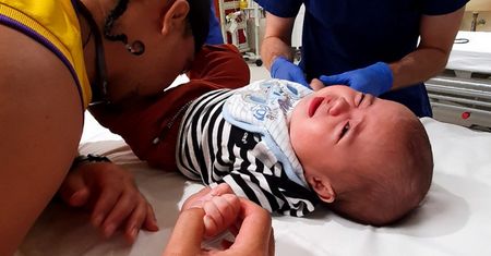Przytulił synka i wyczuł guzek. Diagnoza zwaliła go z nóg
