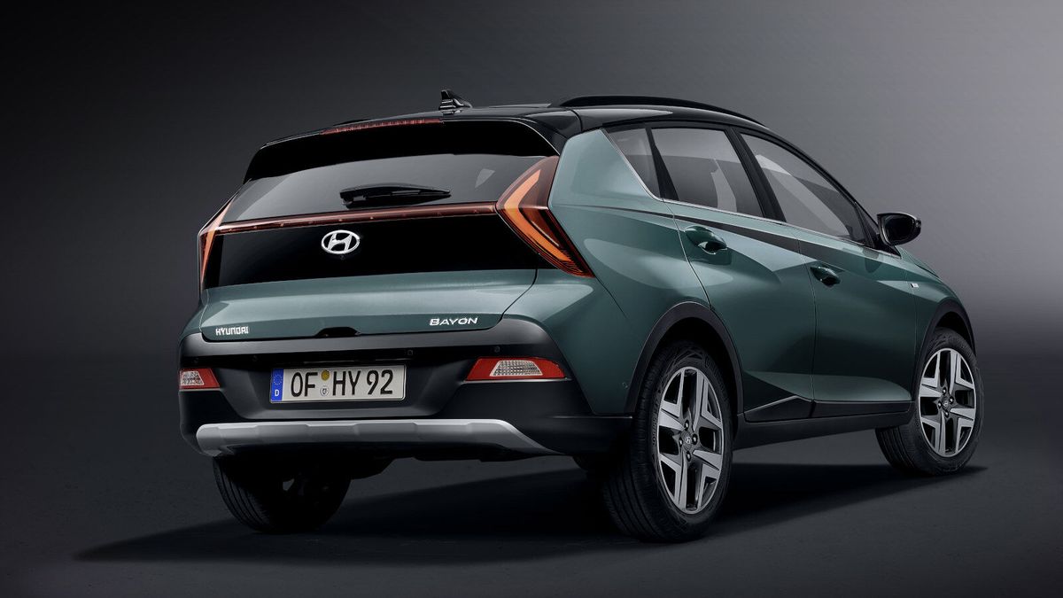 Hyundai Bayon mimo że oferuje sporo przestrzeni w środku, to mógłby mieć nieco bogatsze wyposażenie standardowe