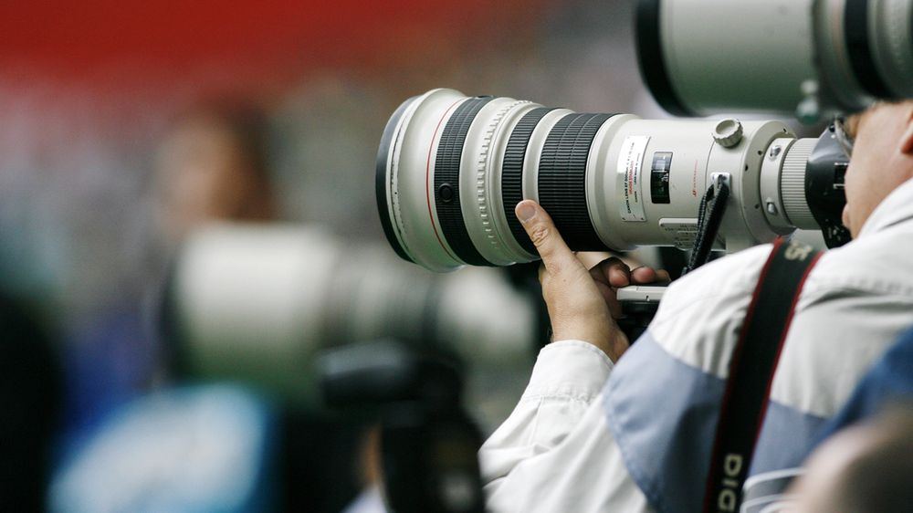 Dlaczego niektóre obiektywy Canona mają biały kolor? Czy ma to jakiekolwiek znaczenie? 1