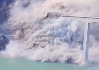 Przerażające nagranie. W Chinach runął most