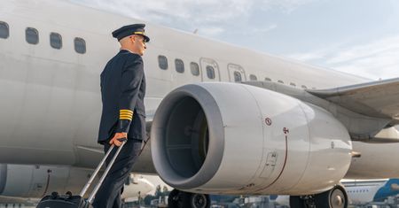 "Nawet lecąc 10 razy na tej samej trasie, zawsze jest inaczej". Tak wygląda praca pilotów