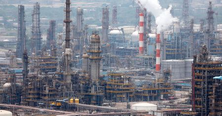 Indyjski gigant odcina się od Moskwy. Reliance Industries wstrzymuje import rosyjskiej ropy