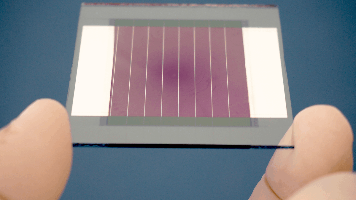 Panel fotowoltaiczny, który mieści się w dłoni. Rekord efektywności 1