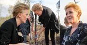 Agata Duda w luźnej stylizacji sadzi drzewa. "Lasy są nam bardzo potrzebne" (FOTO)
