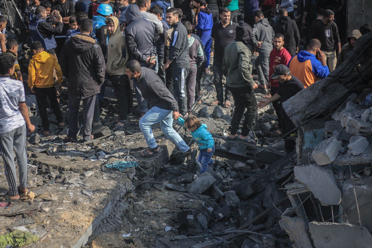 "Decomposing bodies of children". Shocking video from Gaza