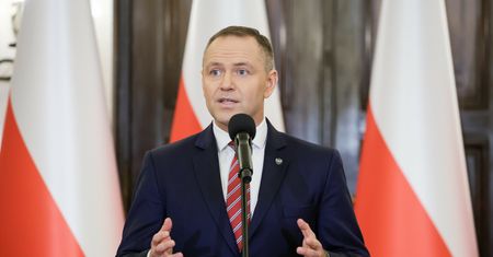 "Próba zniszczenia relacji" z USA. Nawrocki oskarża