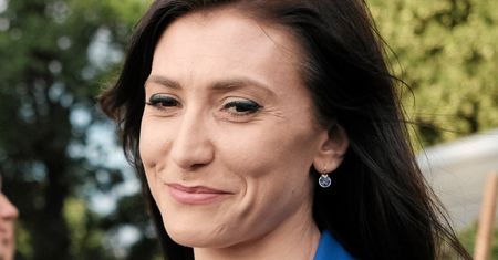 Posłanka Konfederacji ma bluzę z ośmioma gwiazdkami. Tłumaczy to "Jezusem"