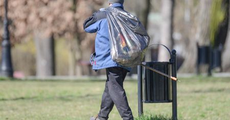 Bezrobotni będą zbierać śmieci. Nowa inicjatywa w polskim mieście