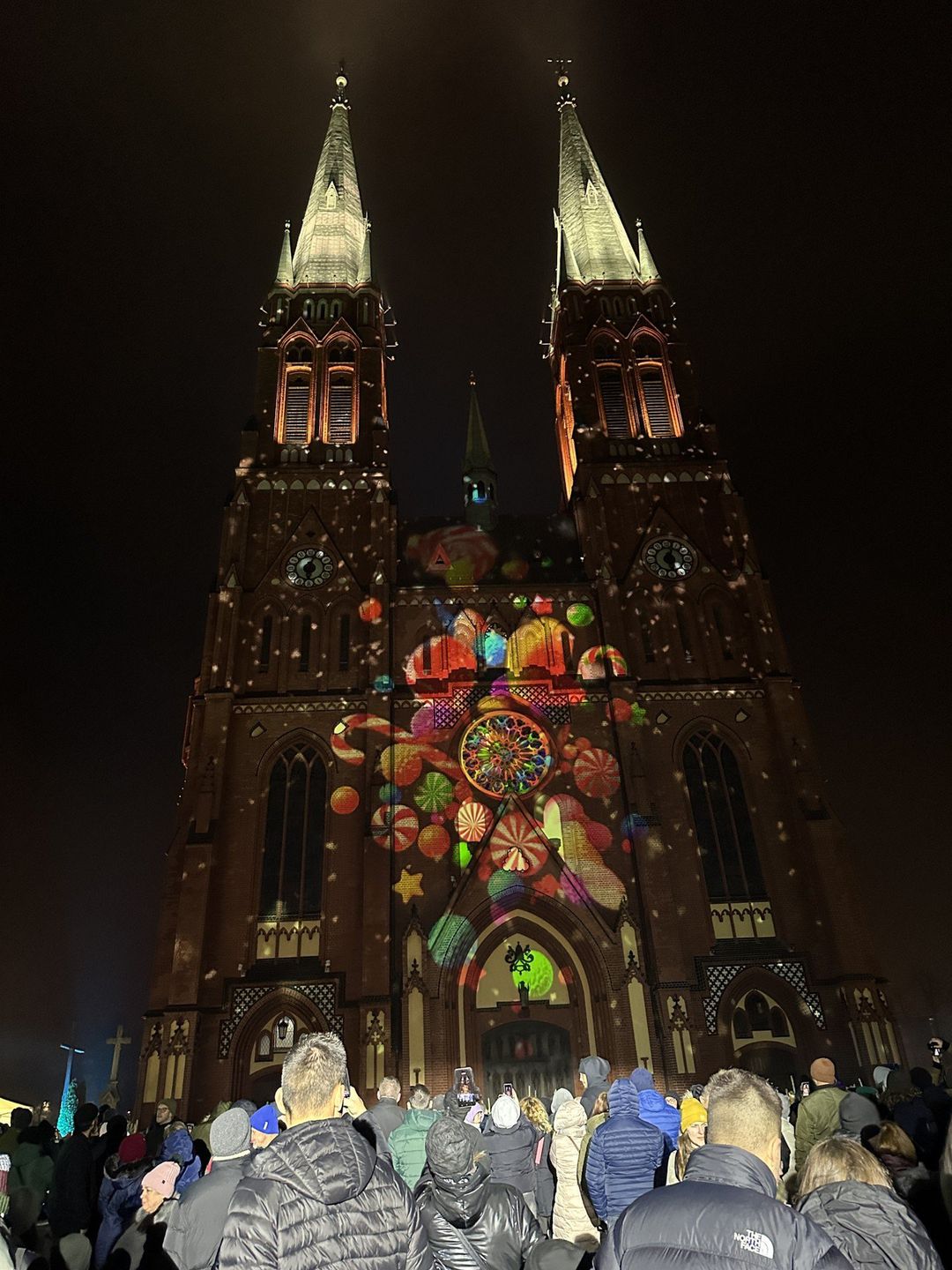Fantastyczny mapping na ścianie frontowej bazyliki św. Antoniego Padewskiego w Rybniku