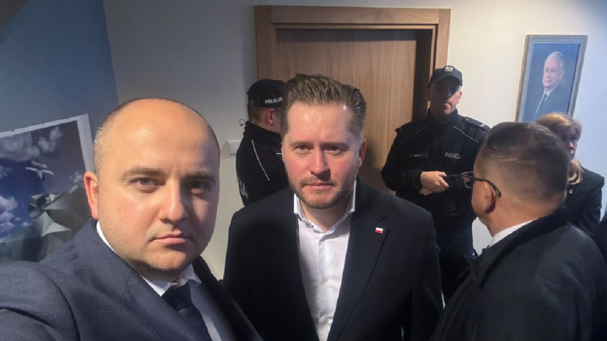 Dariusz Matecki, poseł z ramienia PiS: "Za tymi drzwiami ukryli się siepacze nasłani przez rząd Tuska"