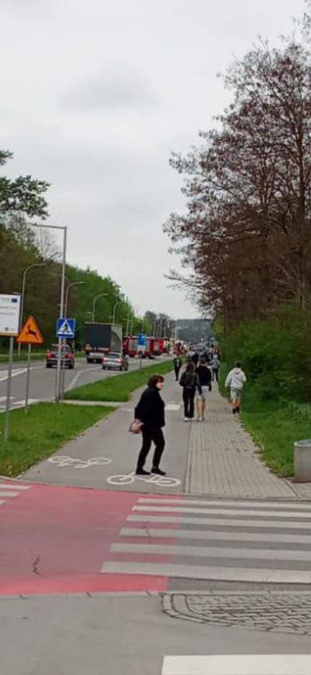 Wypadek na ul. 11 Listopada w Ostrowcu Świętokrzyskim. Interweniował śmigłowiec LPR