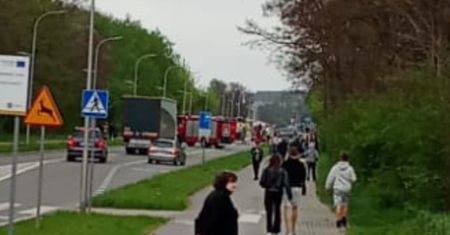 Wypadek na ul. 11 Listopada w Ostrowcu Świętokrzyskim. Interweniował śmigłowiec LPR