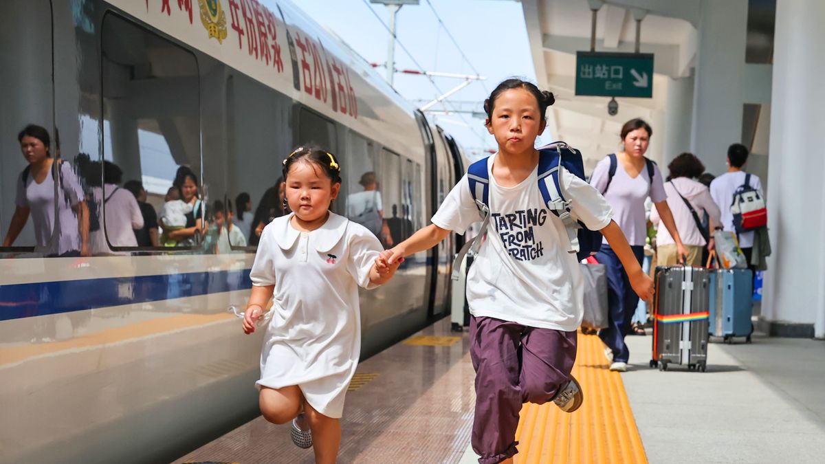LIANYUNGANG, CHINA - JULY 1, 2025 - Two children are traveling by train at Lianyungang Railway Station in Lianyungang City, Jiangsu Province, China on July 1, 2025. (Photo credit should read CFOTO/Future Publishing via Getty Images)