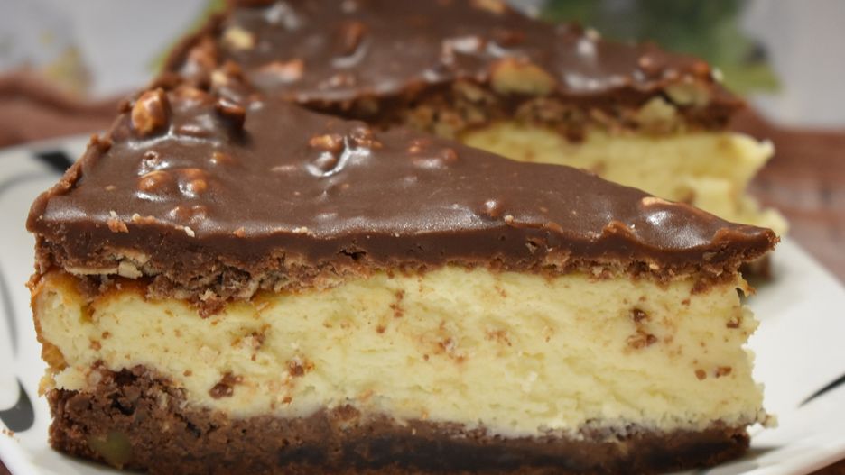 Przepyszny sernik orzechowy. Uświetni rodzinne spotkania