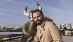 Stanowski dwa lata temu odciął się od tej firmy. Teraz została partnerem Kanału Zero