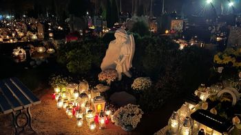 Lębork: Mnóstwo osób odwiedziło groby. Dziś Dzień Zaduszny