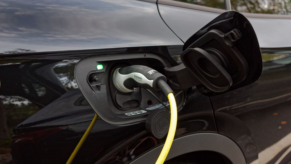 Ładowanie samochodu elektrycznego