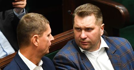 Czarnek o zwolnieniach 100 tys. nauczycieli. "Zdementował, ale tu jest jakieś drugie dno"