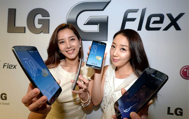LG G Flex w sieci Play, Xperia D5103 z KitKatem i specyfikacja Nokii X 1