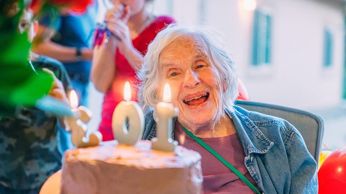 Dlaczego niektórzy dożywają 100 lat? Badanie rzuca światło na sekrety długowieczności