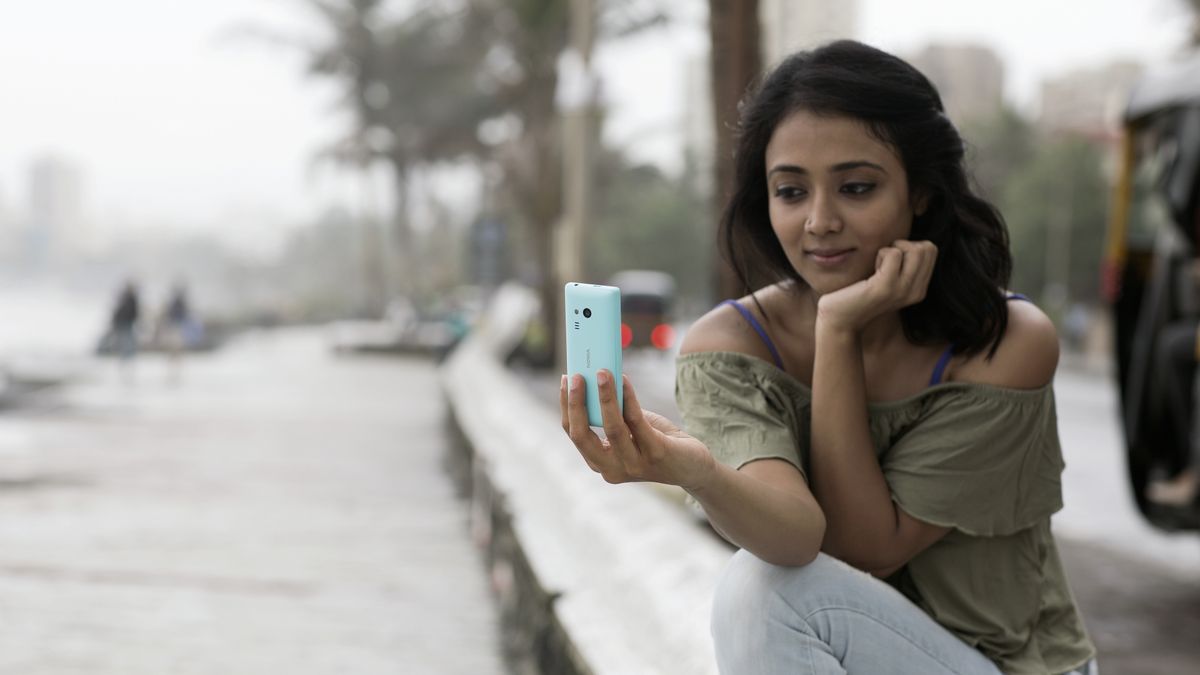 Microsoft prezentuje... nowe telefony Nokia. Oto modele 216 i 216 Dual SIM 1