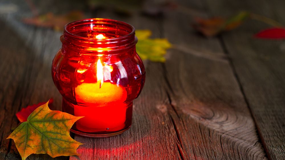 Transmisja z grobu na Skype, wyszukiwarka zmarłych, pachnące znicze. 1 listopada w Polsce się zmienia 1