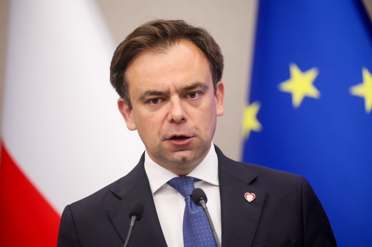 "Gotówka musi zostać". Jasna deklaracja ministra finansów