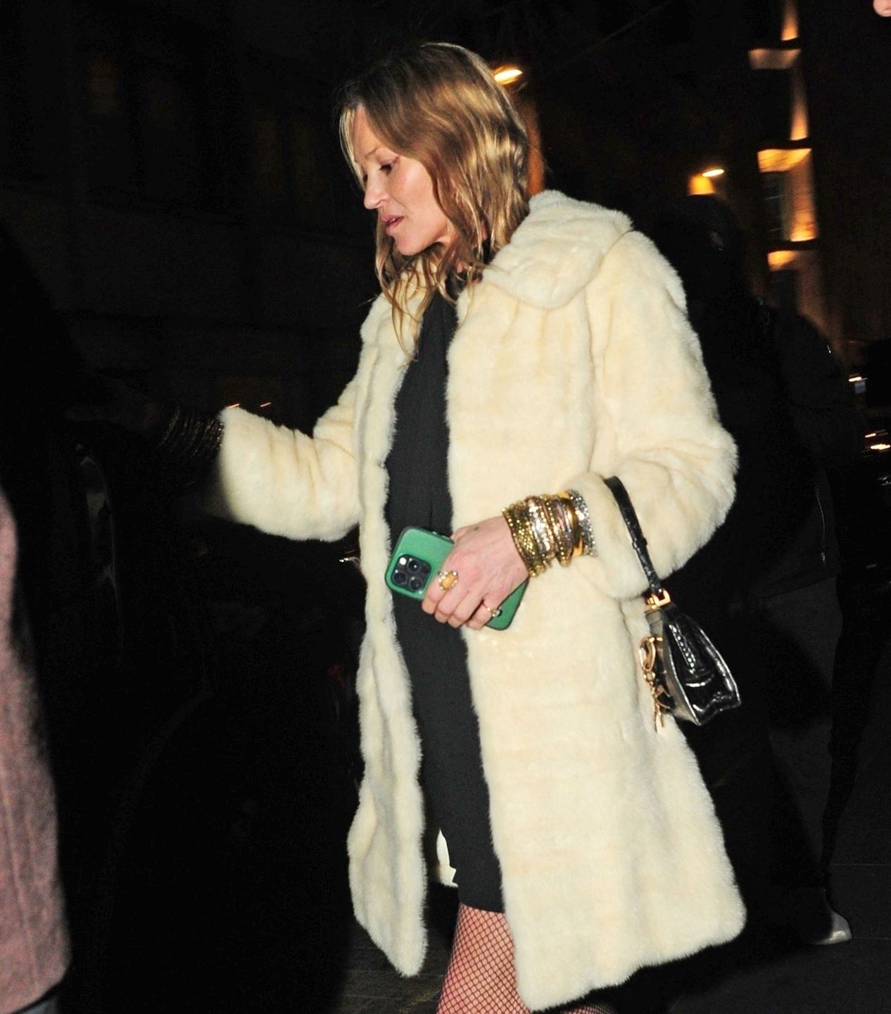 Kate Moss i Claudia Schiffer balangują w Paryżu
