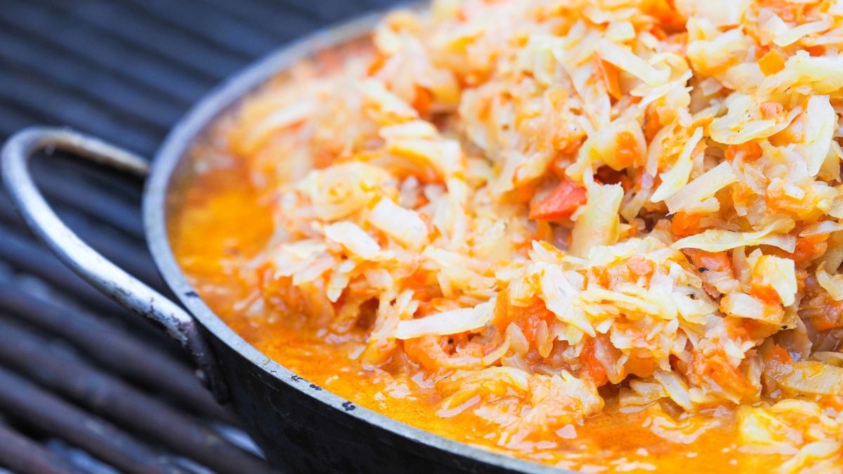 Świeżo ugotowany bigos