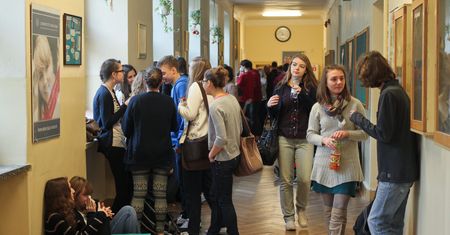 Trzydziestoczteroosobowe klasy, praca na kilka zmian. Wiceszef ZNP: dramat w szkołach